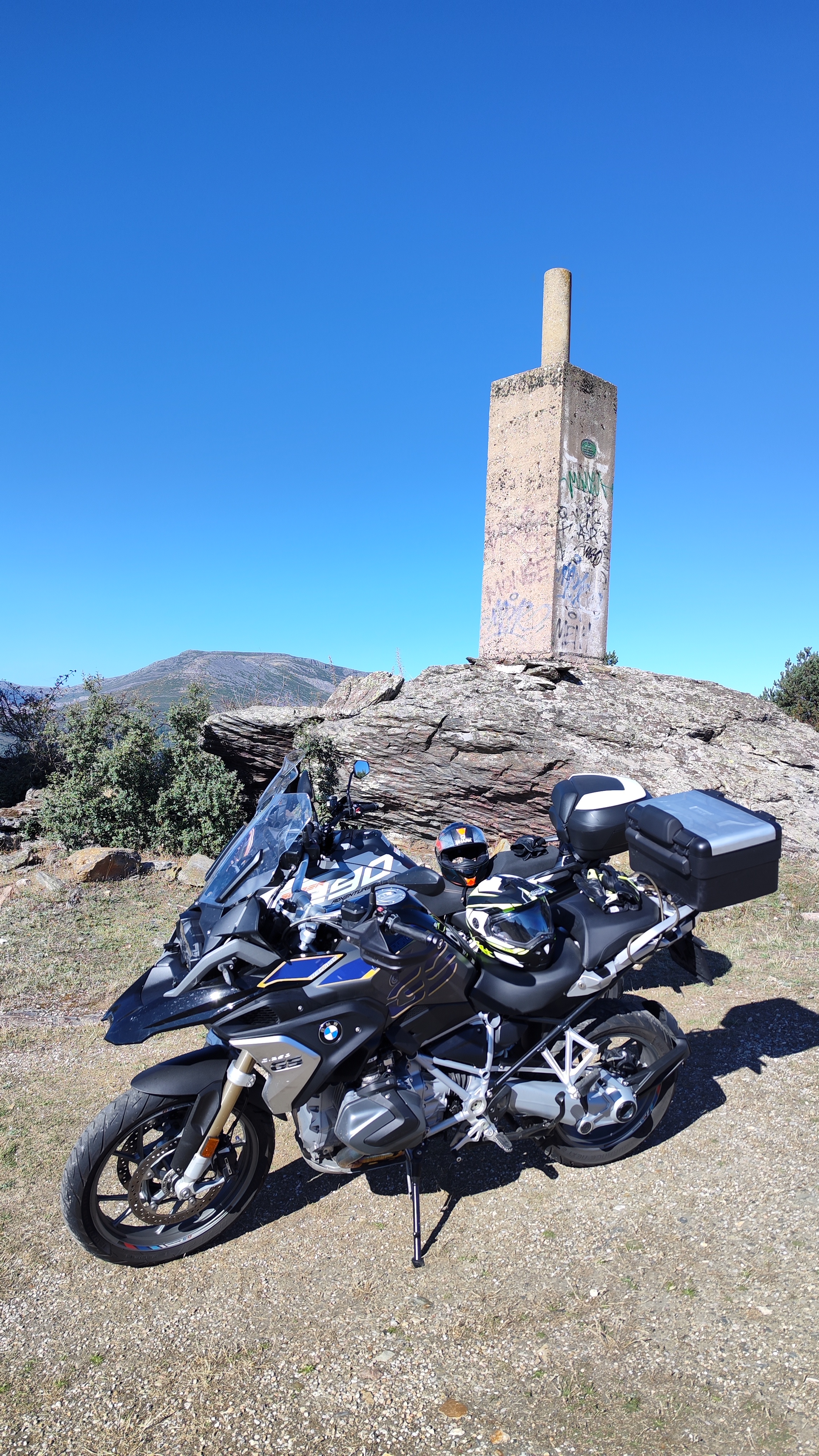 Imágenes del punto de interés Vértice Geodésico