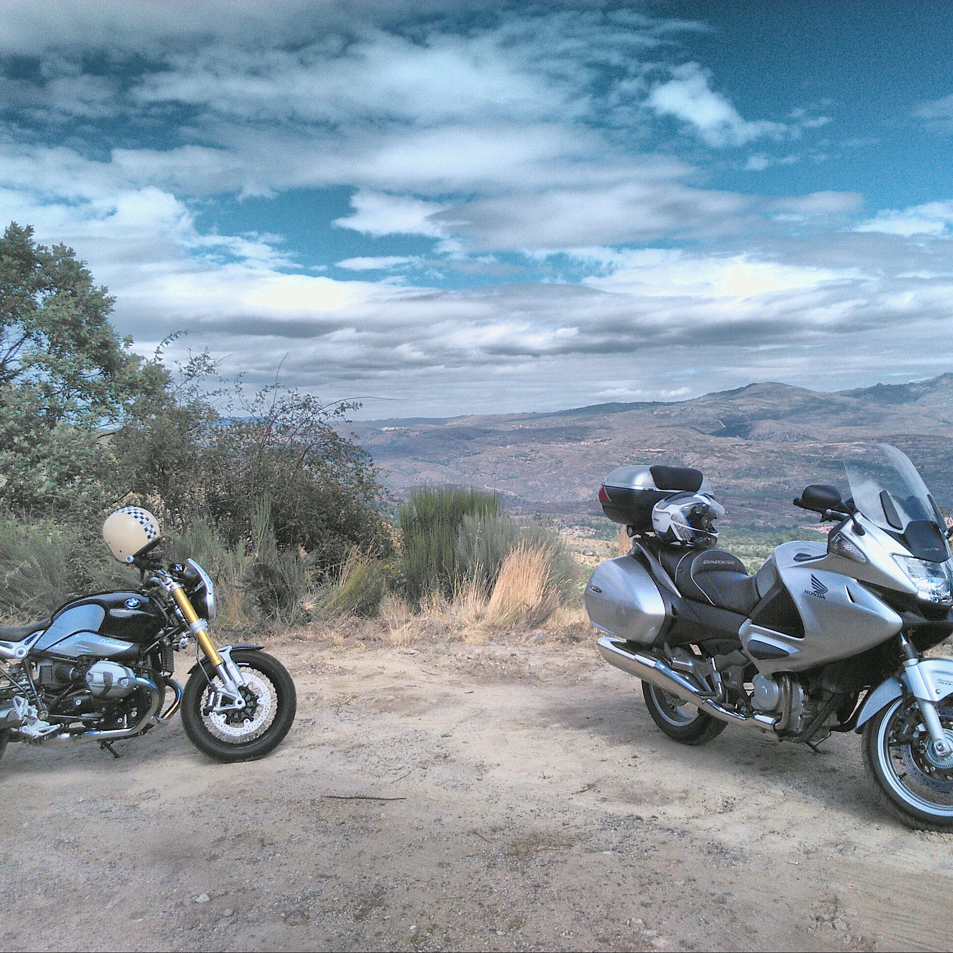Imágenes del punto de interés SUBIENDO EL PUERTO DE MIJARES