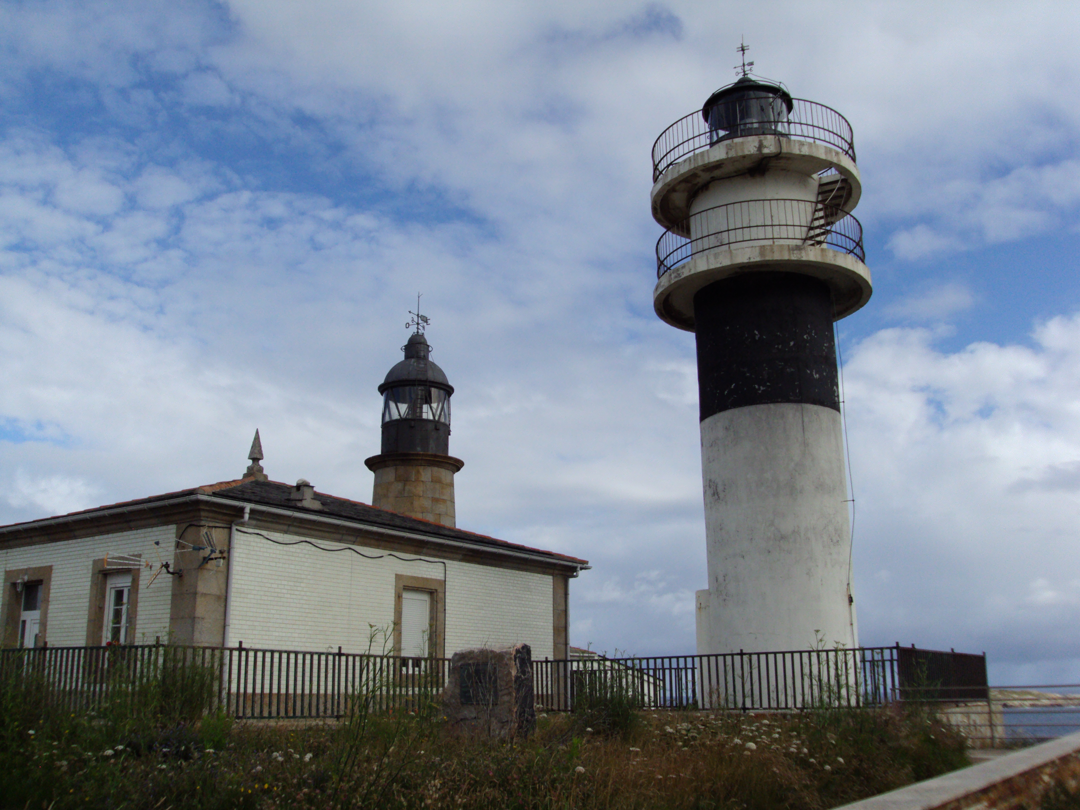 Imágenes del punto de interés Faro de Punta Atalaya