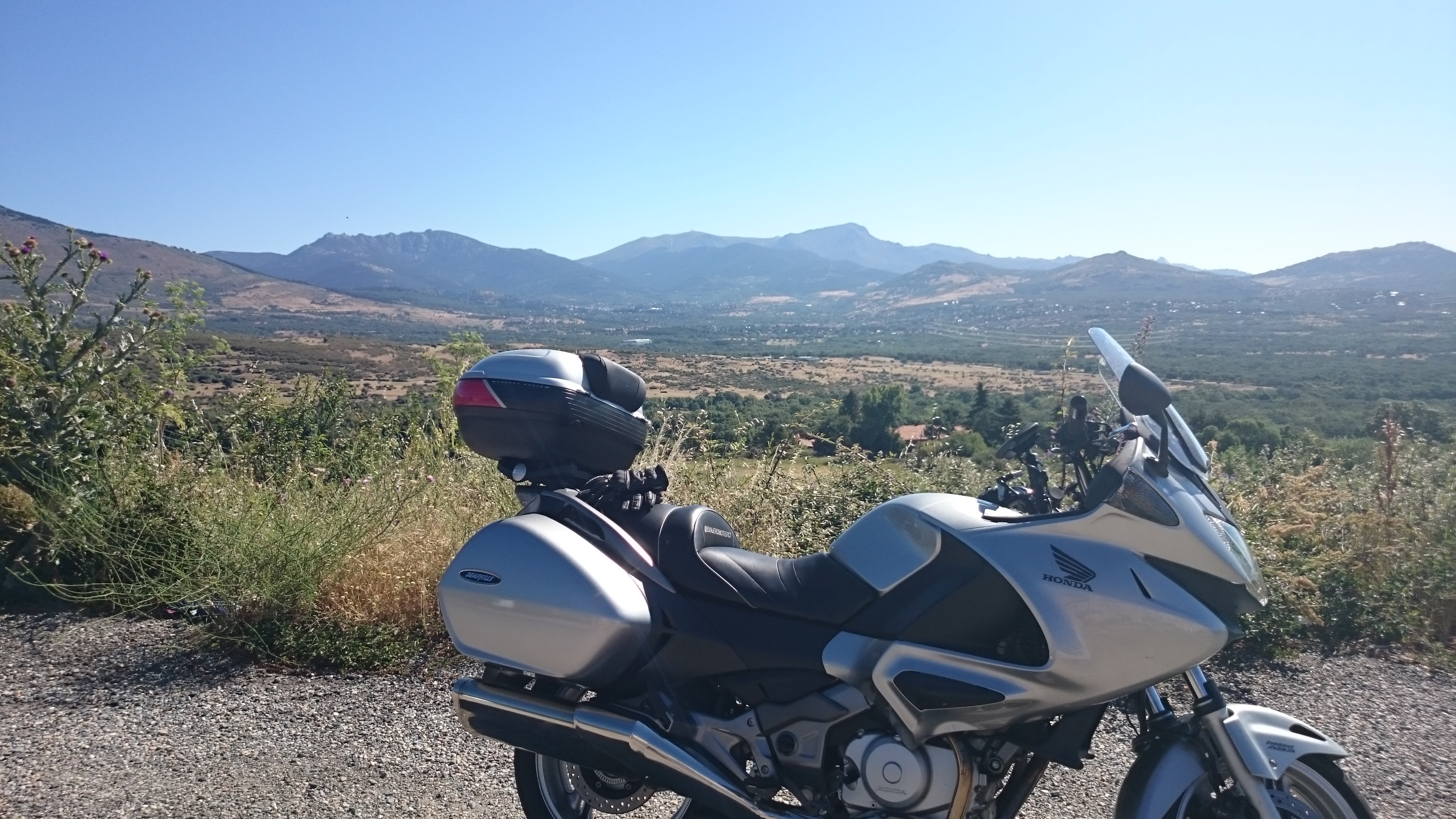Imágenes del punto de interés UNA BONITA VISTA DE TODO NAVACERRADA