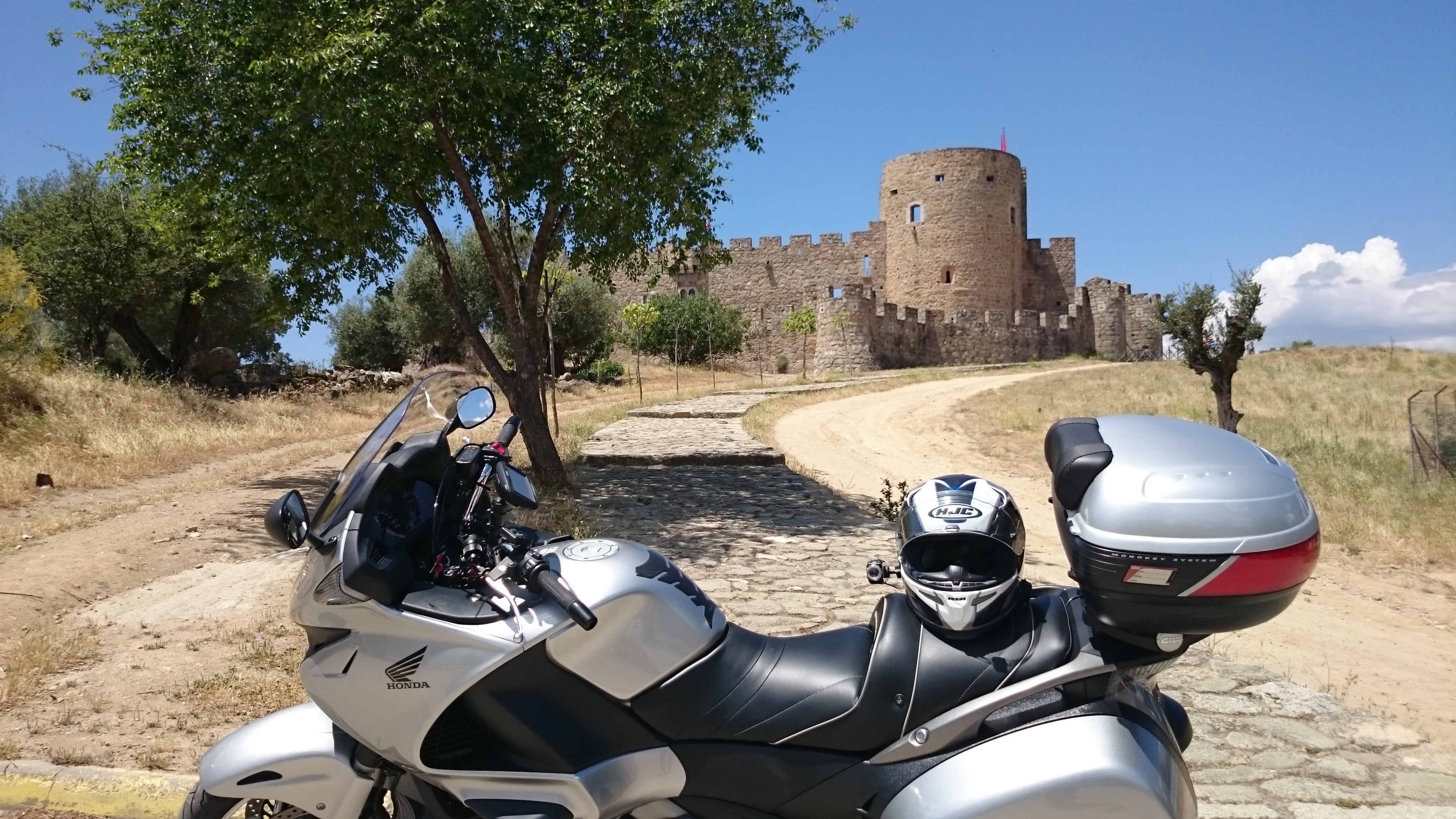 Imágenes del punto de interés CASTILLO DE LADRADA