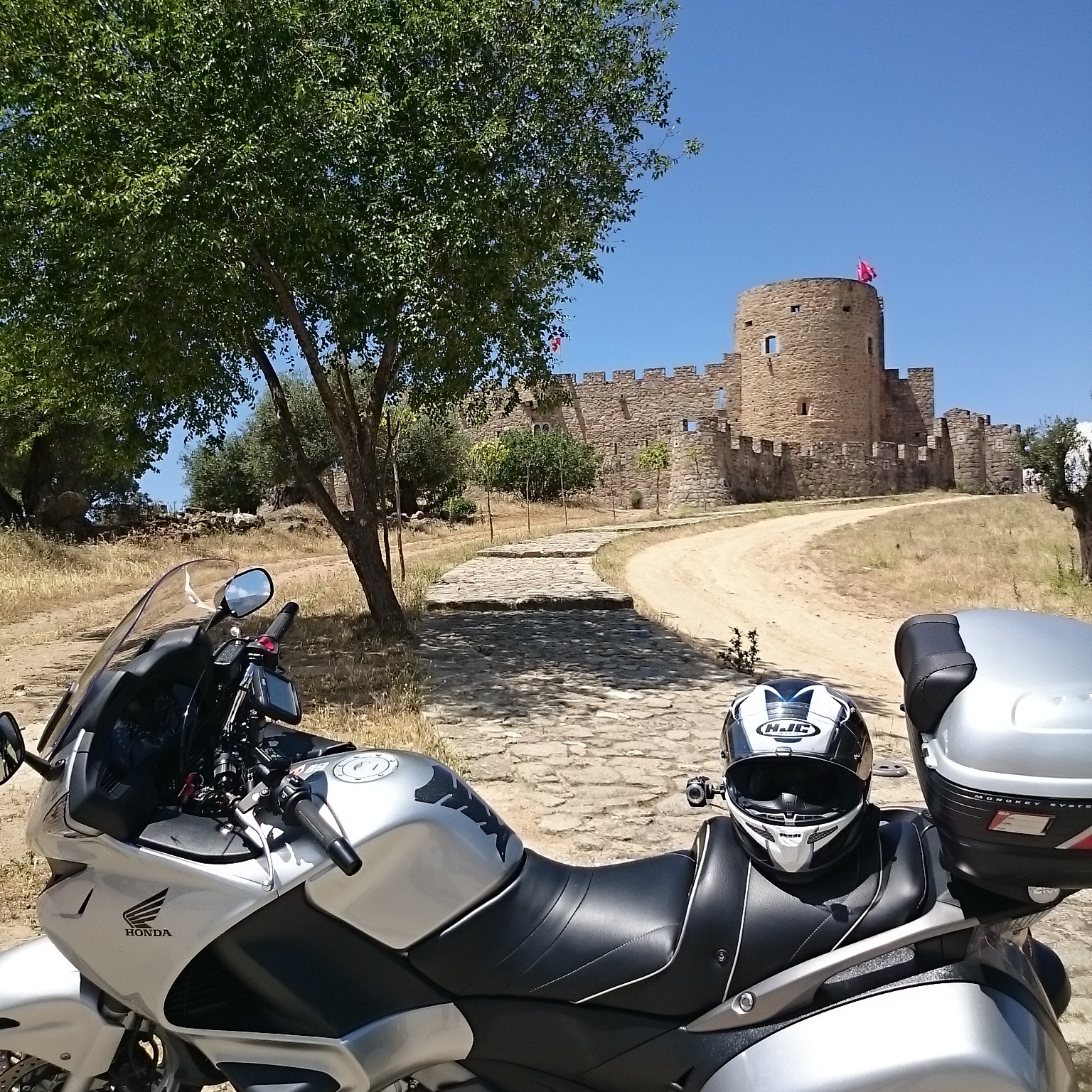 Imagen sobre la ruta RUTA EN MOTO 173 Km CASTILLO DE ESCALONA